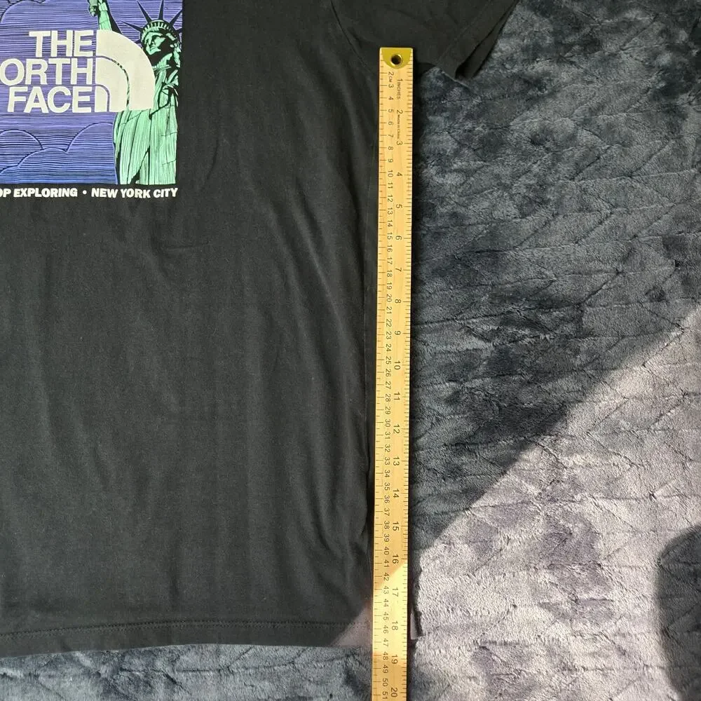 The North Face New York T-Shirt Statue of Liberty Logo Poly Blend - Size M